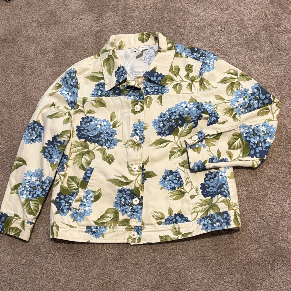 Appleseed's Jean Jacket in Cream / Blue Hydrangea print. Petite Med.  Like New!